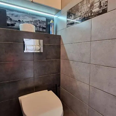 Apartment Urbanoasis8thfloor-airport-atlasarena-orientarium
